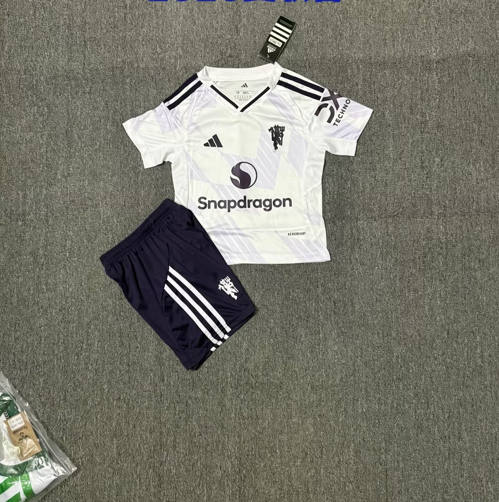 Manchester United Away Jersey Kids kits 2026/27
